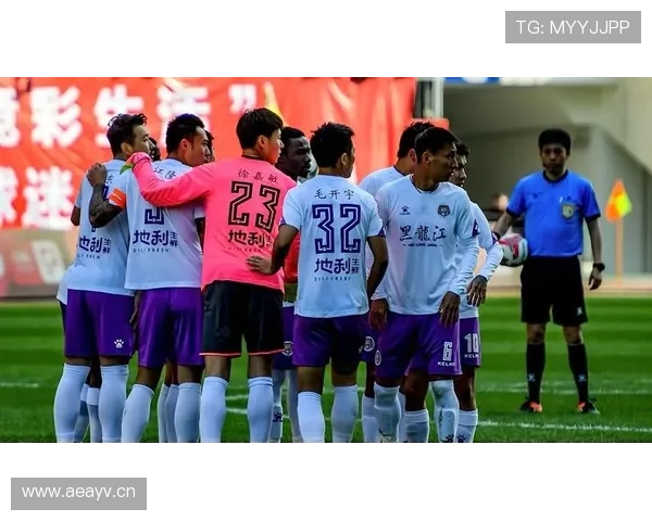 助理裁判职责全解析：越位判罚和场边协助规则讲解