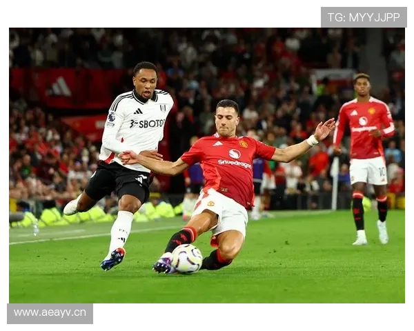 曼联争冠困境：阵容战术转型未完成，阶段性波动对赛季目标形成考验