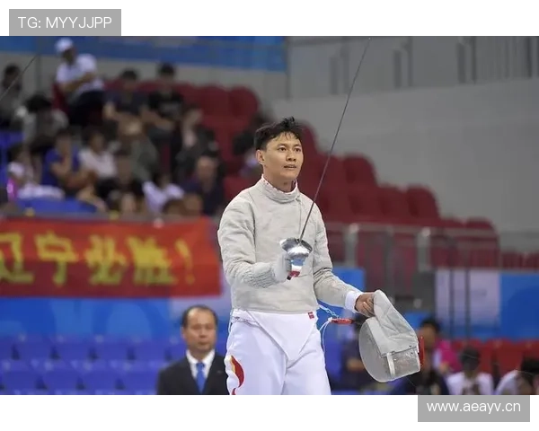 仲满赛场像机器，私下社媒却像个天天逛名店的邻居，差得太离谱了