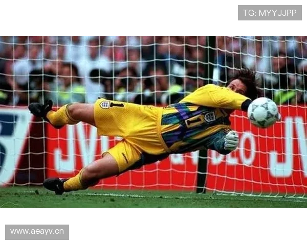 小罗退役后还在夜店蹦迪？这状态谁信他快45了