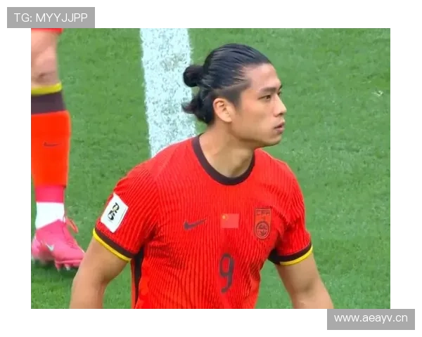 张玉宁家里那辆豪车开得比他上场还少，真以为是宝藏男孩吗？